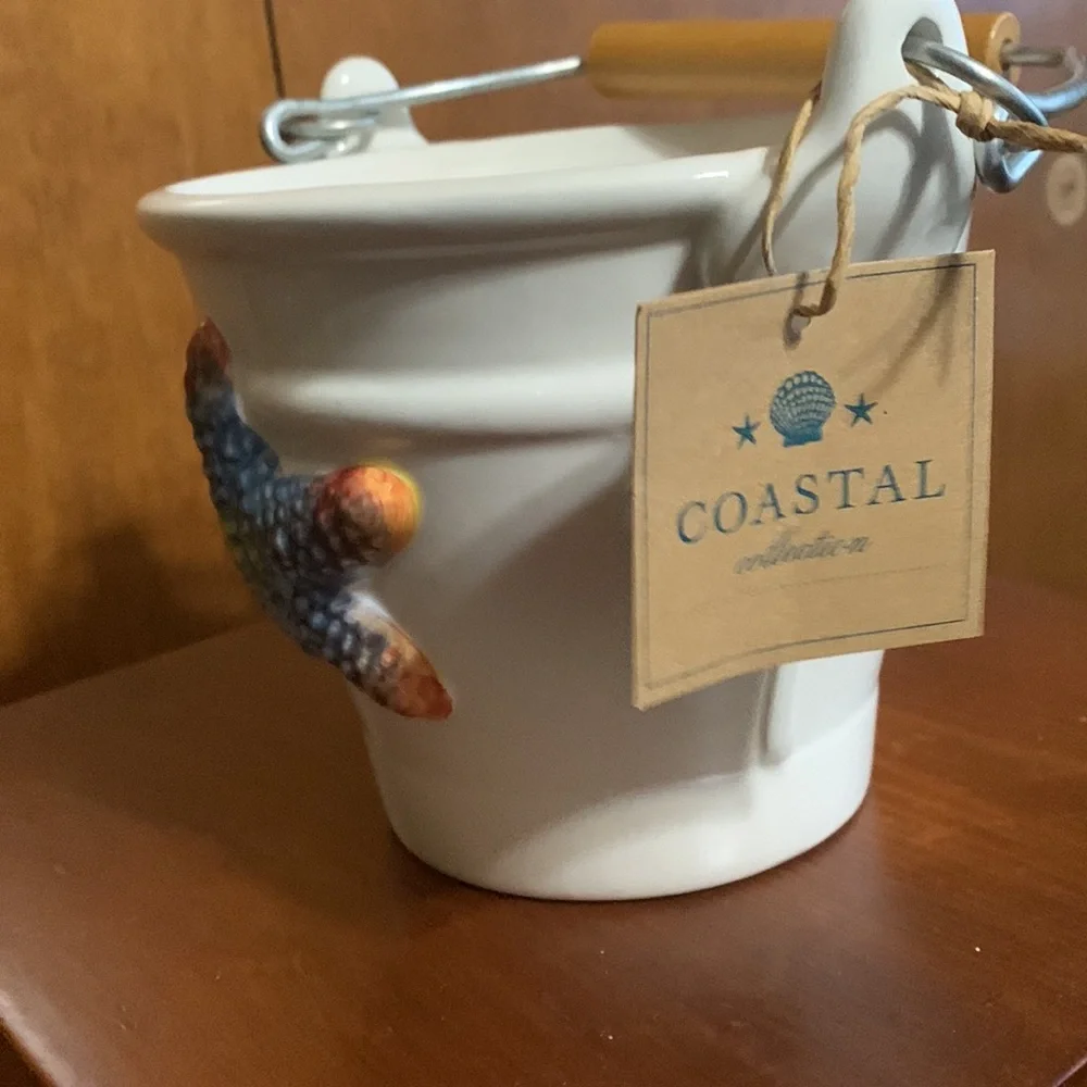 COLORFUL SEALIFE- White Ceramic Bucket with Starfish Design